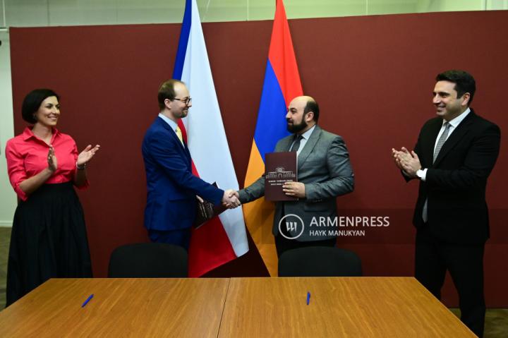L'exposition "Châteaux et forteresses de Tchécoslovaquie" a 
été inaugurée au Musée d'histoire d'Arménie 
