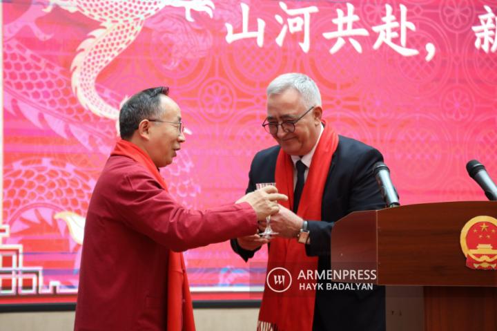 Çin Yeni Yılı Ermenistan'daki Çin Büyükelçiliği'nde görkemli 
bir şekilde kutlandı