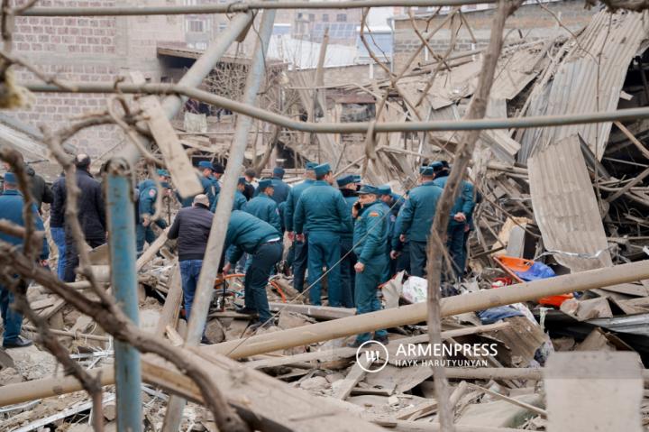 Photos du site de l'explosion du 34 rue Nor Aresh à Erevan