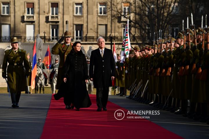 Hungarian President Katalin Novák welcomes Armenian 
President Vahagn Khachaturyan in Budapest