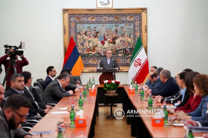 Réunion d'experts Arméniens avec l'Ambassadeur iranien, 
Mehdi Sobhani