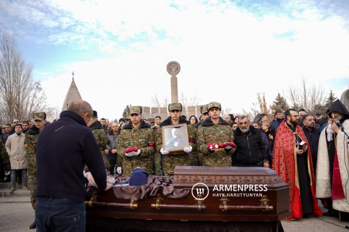 Gagik Ginosyan laid to rest at Yerablur Military Pantheon 
cemetery 