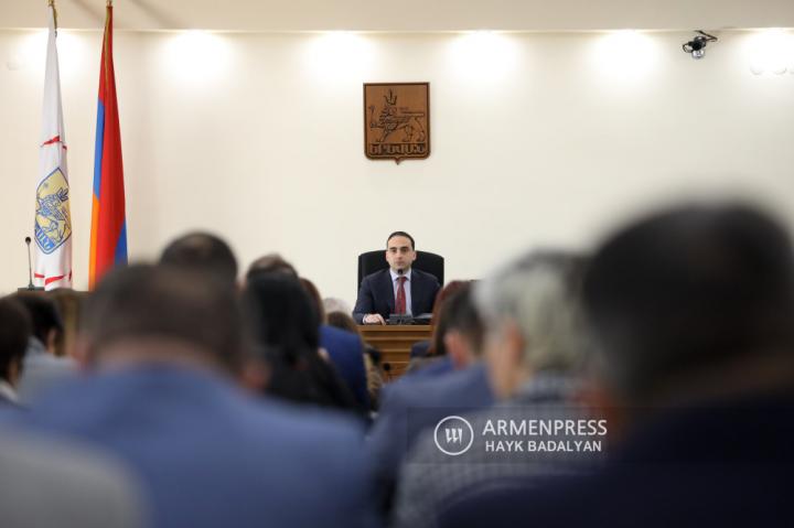 Yerevan Belediye Meclisi oturumu