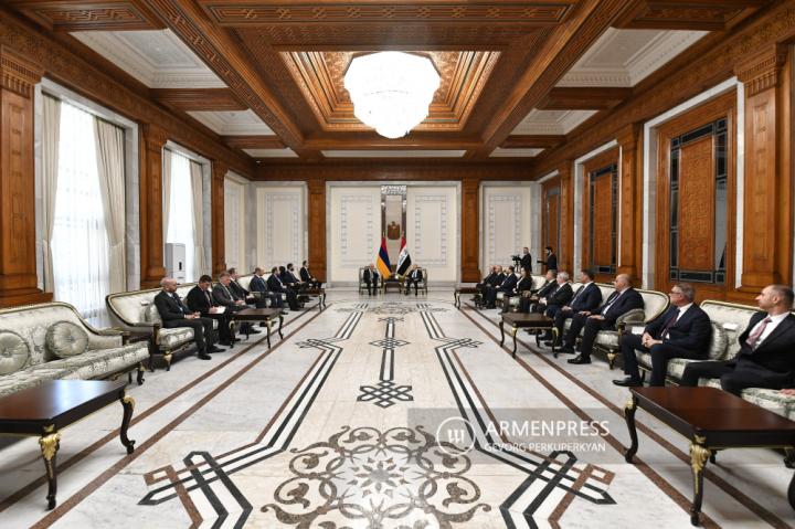 لقاء رئيس أرمينيا فاهاكن خاتشاتوريان ورئيس العراق عبد اللطيف 
رشيد في بغداد