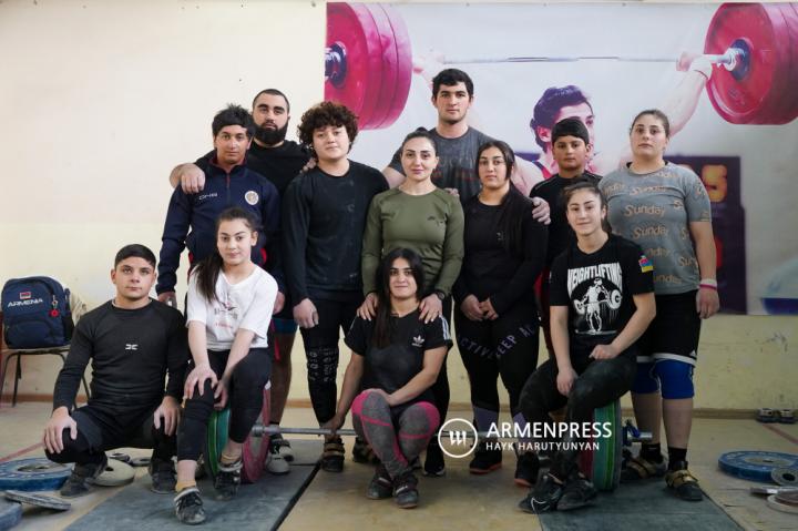 L'entraînement d'Alexandra Grigoryan, championne des 
Championnats d'Europe d'haltérophilie 2024 à Gyumri