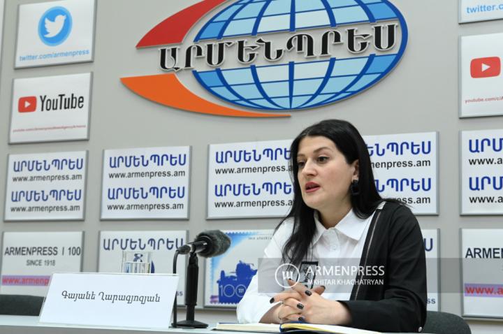 المؤتمر
 الصحفي لكايانه كاراكيوزيان- مستشارة تنسيق الوظائف 
الفردية
 للأقسام الهيكلية بوزارة العمل والشؤون الاجتماعية في 
الأرمنية