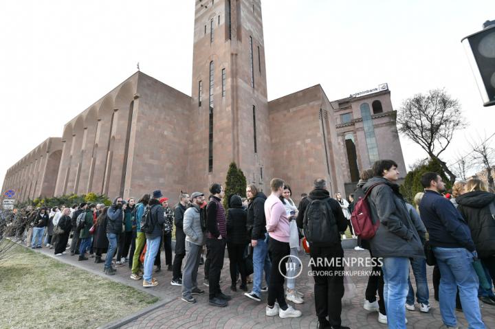 俄罗斯公民在亚美尼亚参加俄罗斯总统选举