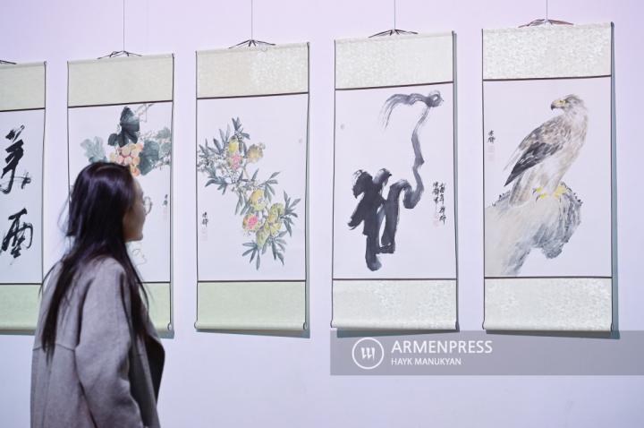 Выставка картин, рассказывающих об армяно-
китайской дружбе