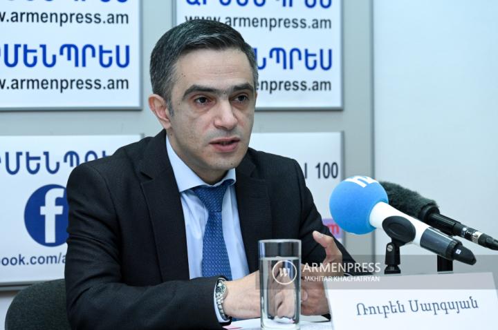 Ermenistan Çalışma ve Sosyal İşler Bakan Yardımcısı Ruben 
Sarkisyan'ın basın toplantısı