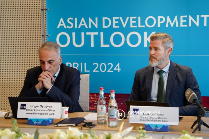 Conférence de presse sur les prévisions économiques de la 
Banque asiatique de développement pour 2024 et 2025 