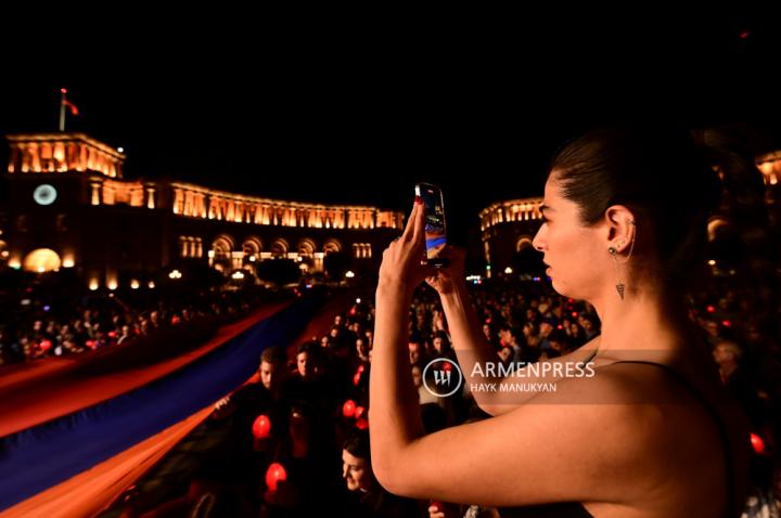 La procession aux flambeaux vers Tsitsernakaberd a eu lieu 
à Erevan