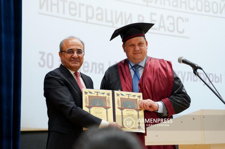 Conférence internationale «L'approfondissement de 
l'intégration financière au sein de l'UEE » à l'Université russo-
arménienne et la cérémonie d'ouverture du Centre d'études 
russes, peti