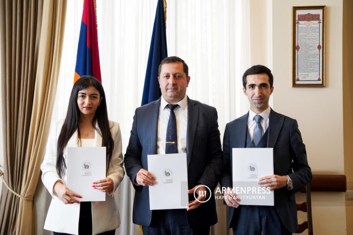 التوقيع على مذكّرة بين جامعة يريفان الحكومية وAWE Consulting