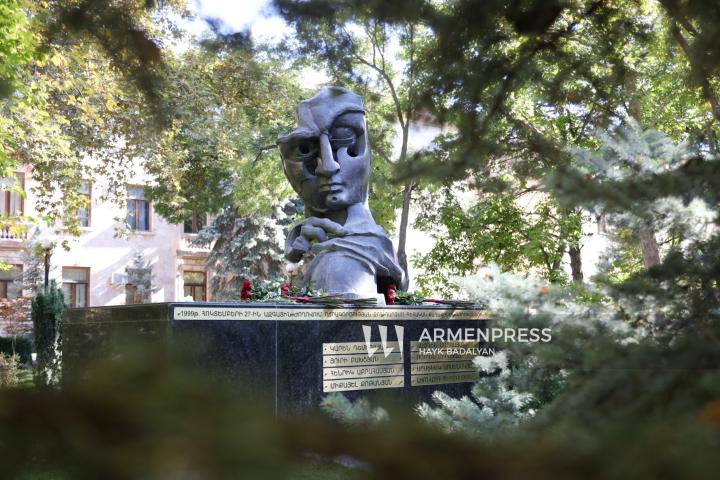 Hommage à la mémoire des victimes du crime du 27 octobre