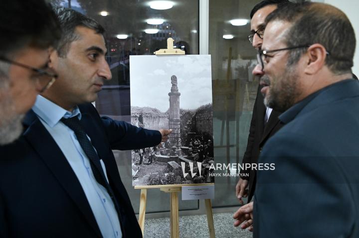 Des experts iraniens visitent l'exposition « Documenter le siècle » organisée par Armenpress à Kapan
