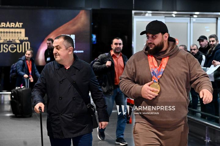 L'équipe arménienne d'haltérophilie revient du championnat du monde