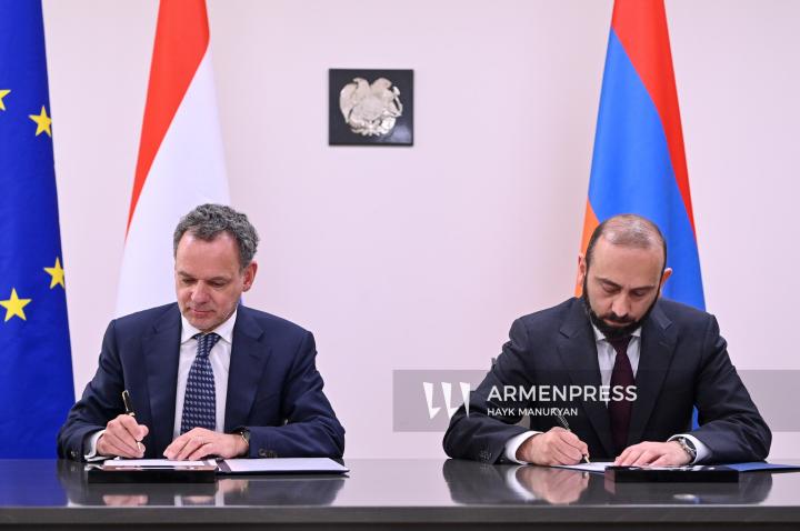Armenian, Dutch FMs sign strategic partnership declaration