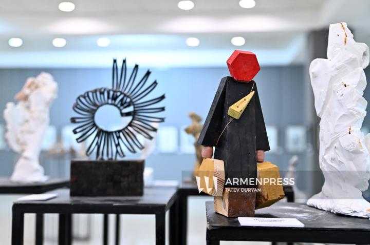 Ermenistan Mimarlık ve İnşaat Ulusal Üniversitesi öğrencilerinin eserlerinden oluşan sergi