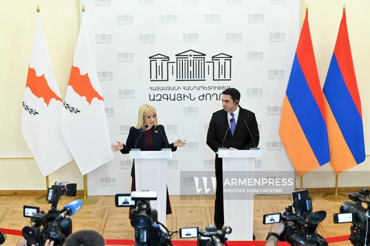 Conferencia de prensa del presidente de la Asamblea Nacional de Armenia y presidenta de la Cámara de Representantes de Chipre