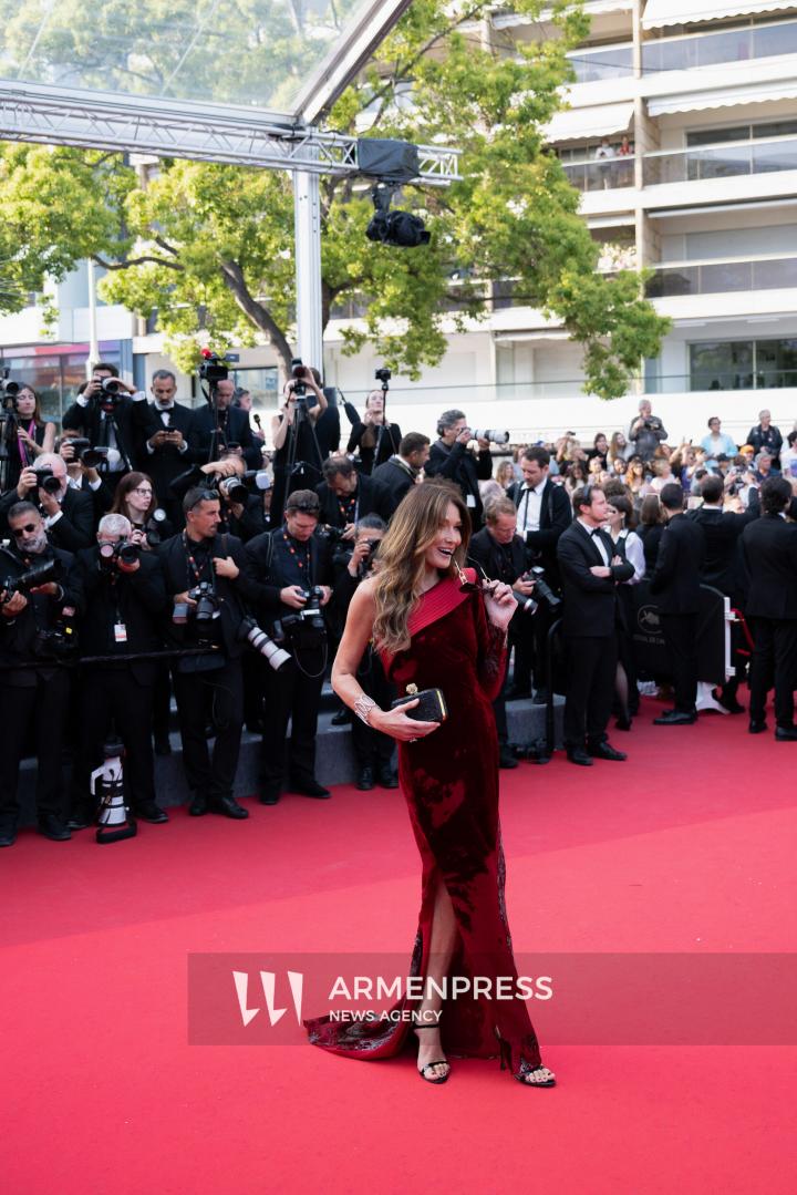 CANNES FRANCE - 18, May, 2025: Cast and crew of "The Phoenician Scheme" attend the red carpet premiere during the 78th Annual Cannes Film Festival at Palais des Festivals. The film, directed by Wes Anderson, features Benicio del Toro, Mia Threapleton, Michael Cera, Riz Ahmed, Mathieu Amalric, Richard Ayoade, Jeffrey Wright, Benedict Cumberbatch, Rupert Friend, Hope Davis, Charlotte Gainsbourg, and Antonia Desplat