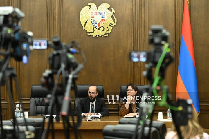 Press briefings in parliament