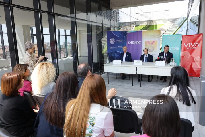 Press conference of Minister of High Tech Industry Mkhitar Hayrapetyan, Synopsys Armenia Director Hovik Musayelyan and Viva Armenia General Director Armen Avetisian