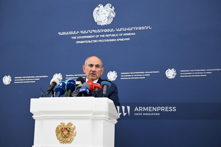 برگزاری گفتگوی کوتاه خبری «نیکُول پاشینیان» نخست‌وزیر جمهوری ارمنستان با جمعی از رسانه‌ها