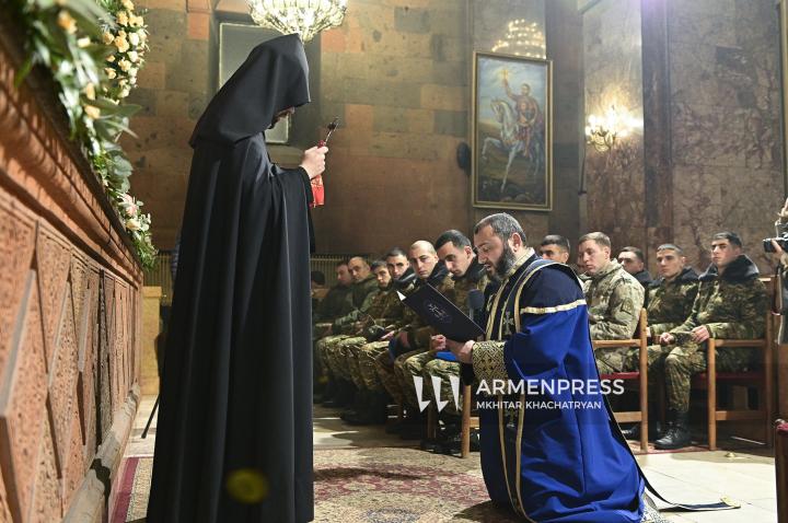 Ceremonia de condecoración de militares con motivo de la festividad de San Sarkis