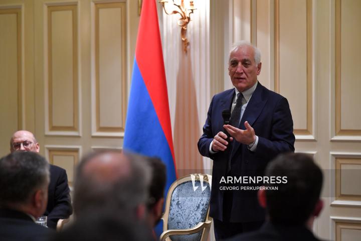 Presidente de Armenia se reunió con la comunidad armenia en Grecia