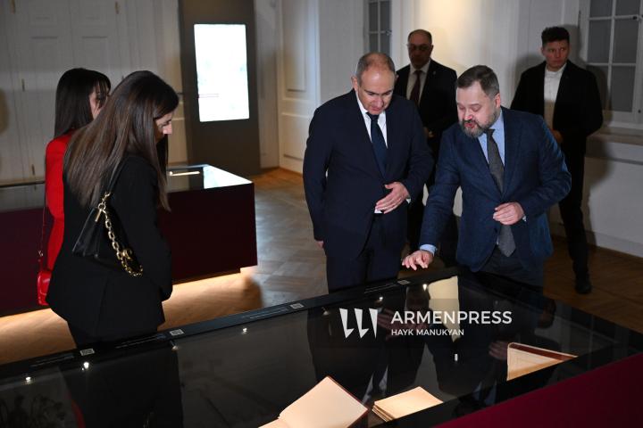 Visita del primer ministro de Armenia a la Biblioteca Nacional del Palacio de Polonia