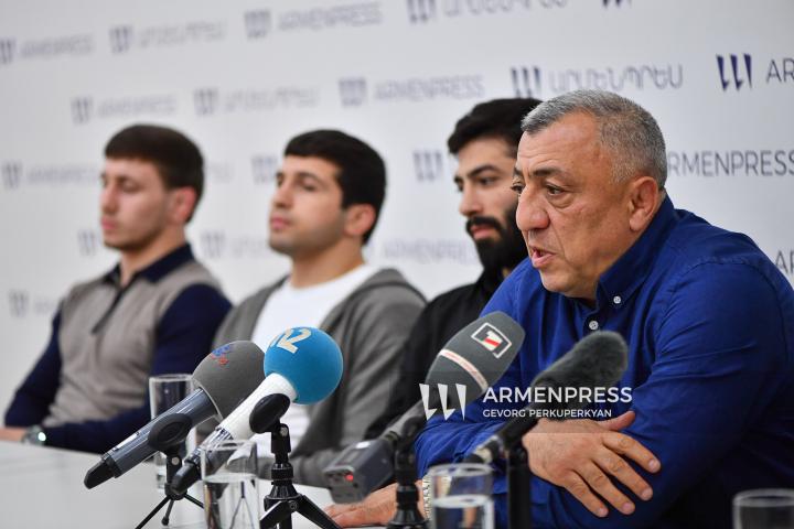 Եվրոպայի արծաթե մեդալակիր Սուրեն Աղաջանյան, Եվրոպայի 5-ակի չեմպիոն Մալխաս Ամոյան, Եվրոպայի բրոնզե մեդալակիր Կարեն Ասլանյան, Հայաստանի հունահռոմեական ոճի ըմբշամարտի հավաքականի գլխավոր մարզիչ Արմեն Բաբալարյան
