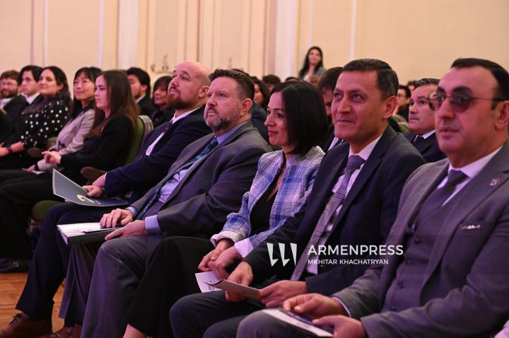Խաղաղության կորպուսի 30 նոր կամավորների երդման հանդիսավոր արարողությունը