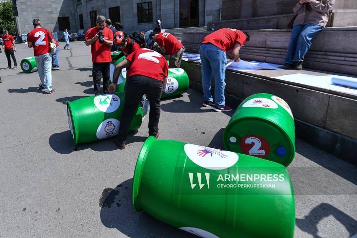 «Բոլորին դեմ եմ» կուսակցության «բոչկա գլորելու» ակցիան