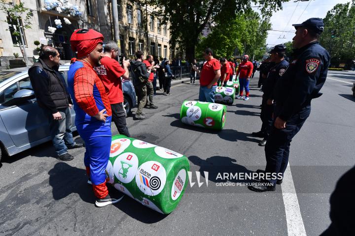 «Բոլորին դեմ եմ» կուսակցության «բոչկա գլորելու» ակցիան
