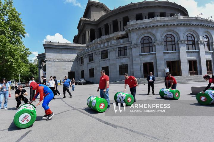 «Բոլորին դեմ եմ» կուսակցության «բոչկա գլորելու» ակցիան