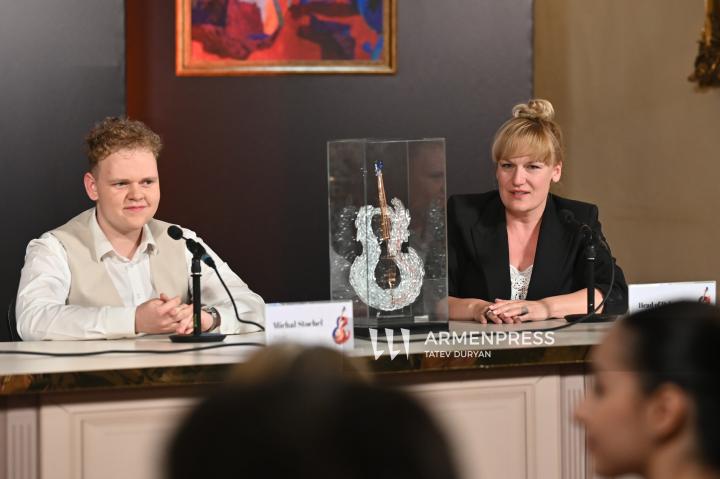 «Դասական Եվրատեսիլ 2026» մրցույթի հաղթողի՝ Լեհաստանի ներկայացուցիչ Միհալ Ստոչելի հանդիպումը լրագրողների հետ
