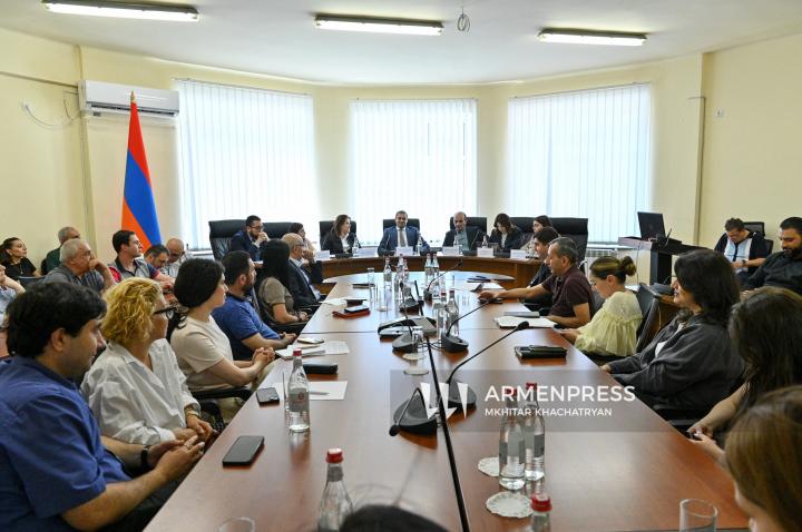 Discussion on new legislation to protect consumer interests