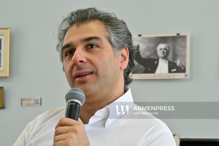 Սերգեյ Սմբատյան