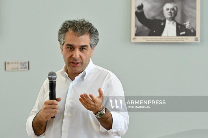 Սերգեյ Սմբատյան