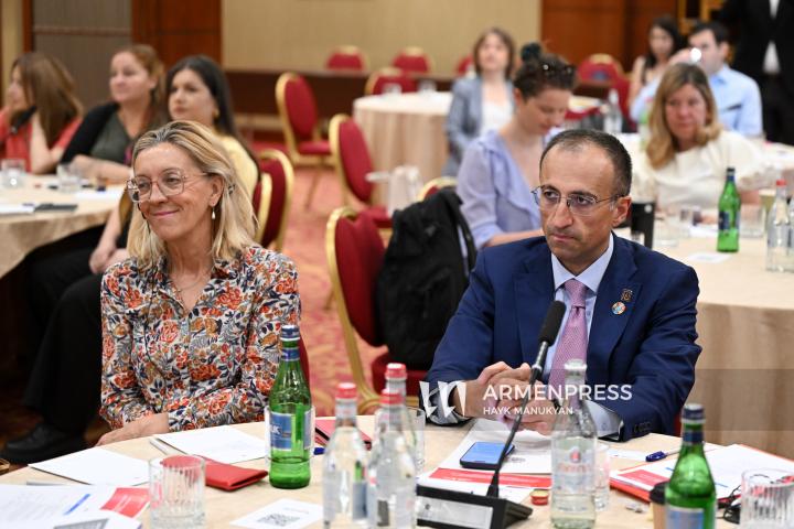 Ֆրանսուազ Ժակոբ, Արսեն Թորոսյան
