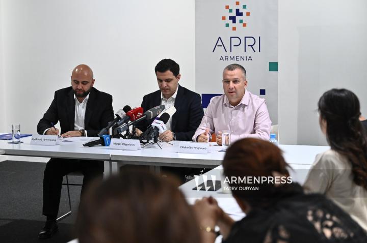 Արմենակ Մինասյանց, Սերգեյ Մելքոնյան, Բենիամին Պողոսյան