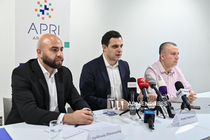 Արմենակ Մինասյանց, Սերգեյ Մելքոնյան, Բենիամին Պողոսյան