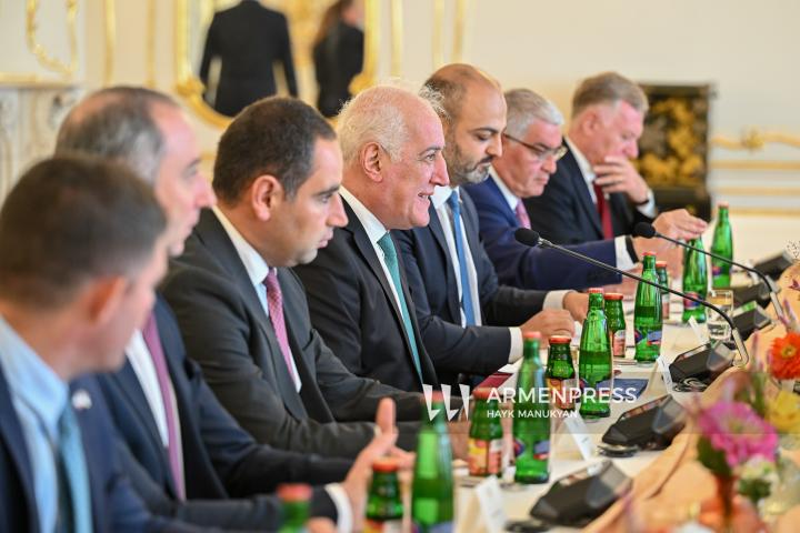 Հայաստանի և Չեխիայի նախագահների տետ-ա-տետ և ընդլայնված կազմով հանդիպումները