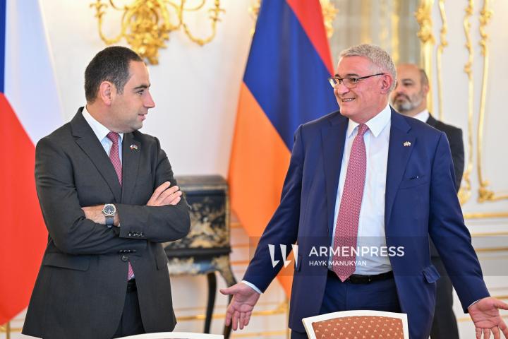 Հայաստանի և Չեխիայի նախագահների տետ-ա-տետ և ընդլայնված կազմով հանդիպումները