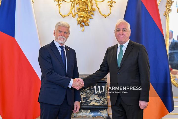 სომხეთისა და ჩეხეთის პრეზიდენტების შეხვედრები პირისპირ და გაფართოებული შემადგენლობით