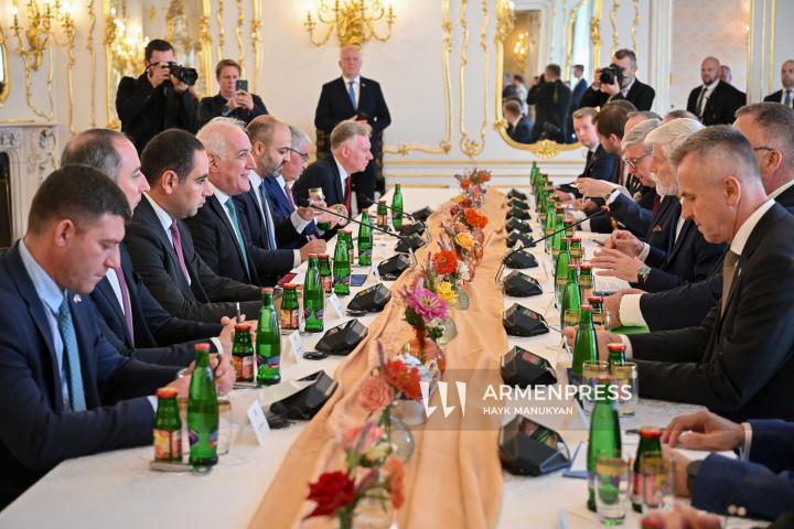 Հայաստանի և Չեխիայի նախագահների տետ-ա-տետ և ընդլայնված կազմով հանդիպումները