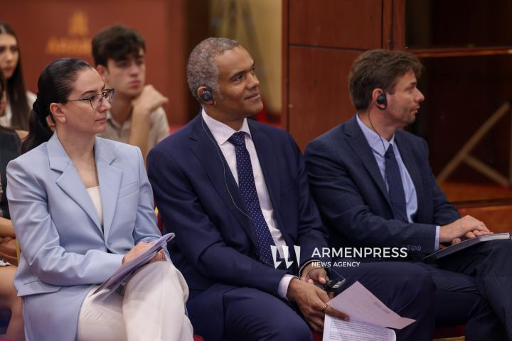 Աննա Վարդապետյան, Մաքսիմ Լոնգանգեն