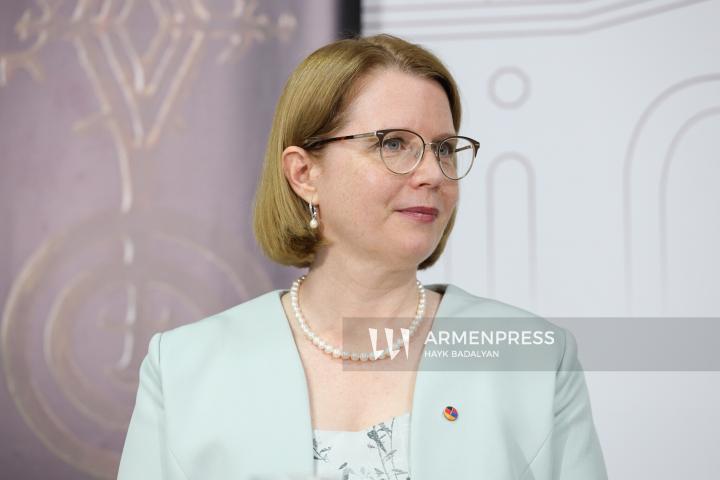 Կլաուդիա Բուշ