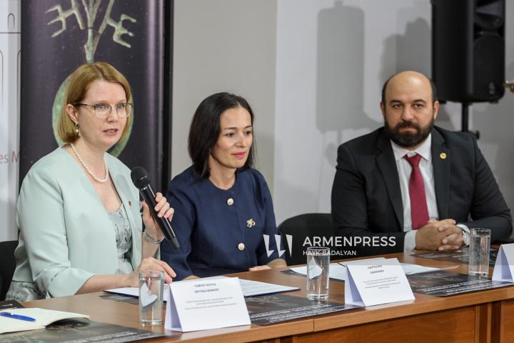Կլաուդիա Բուշ, Ժաննա Անդրեասյան, Դավիթ Պողոսյան