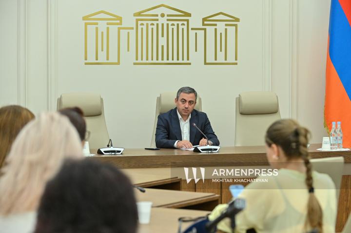 ԱԺ հերթական նիստերին հաջորդող խորհրդարանական ճեպազրույցներ
